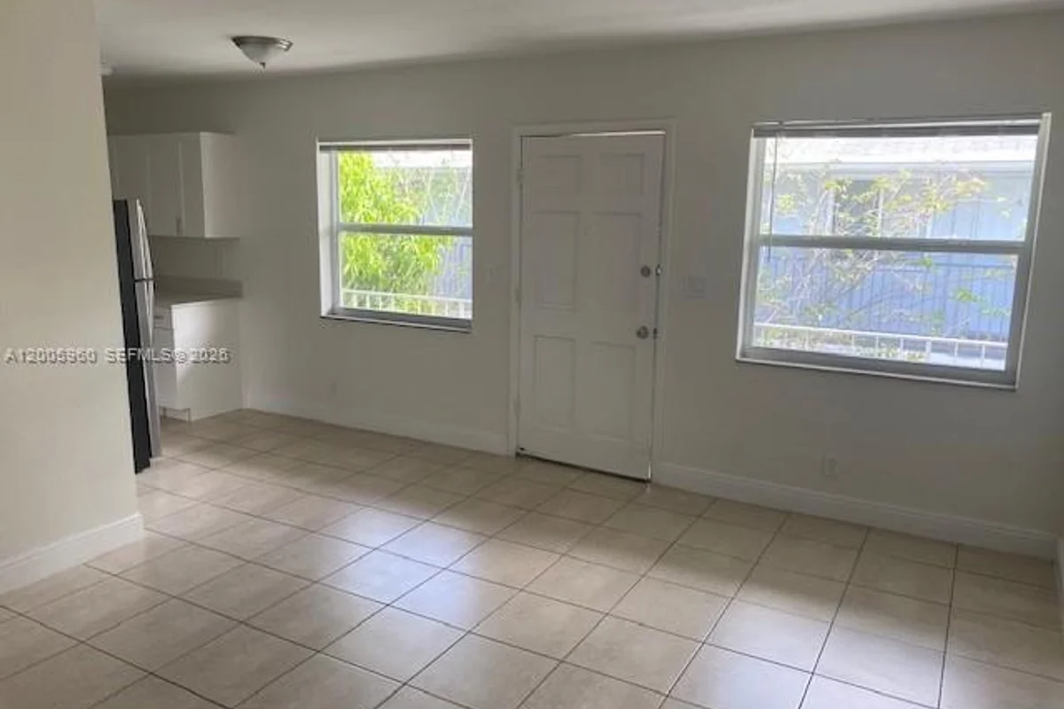 452 SW 4th Ave #5, Fort Lauderdale: photo 1 of 4
