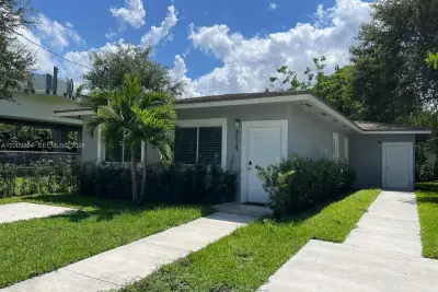 4034 NW 23rd Ave, Miami: photo 1 of 10