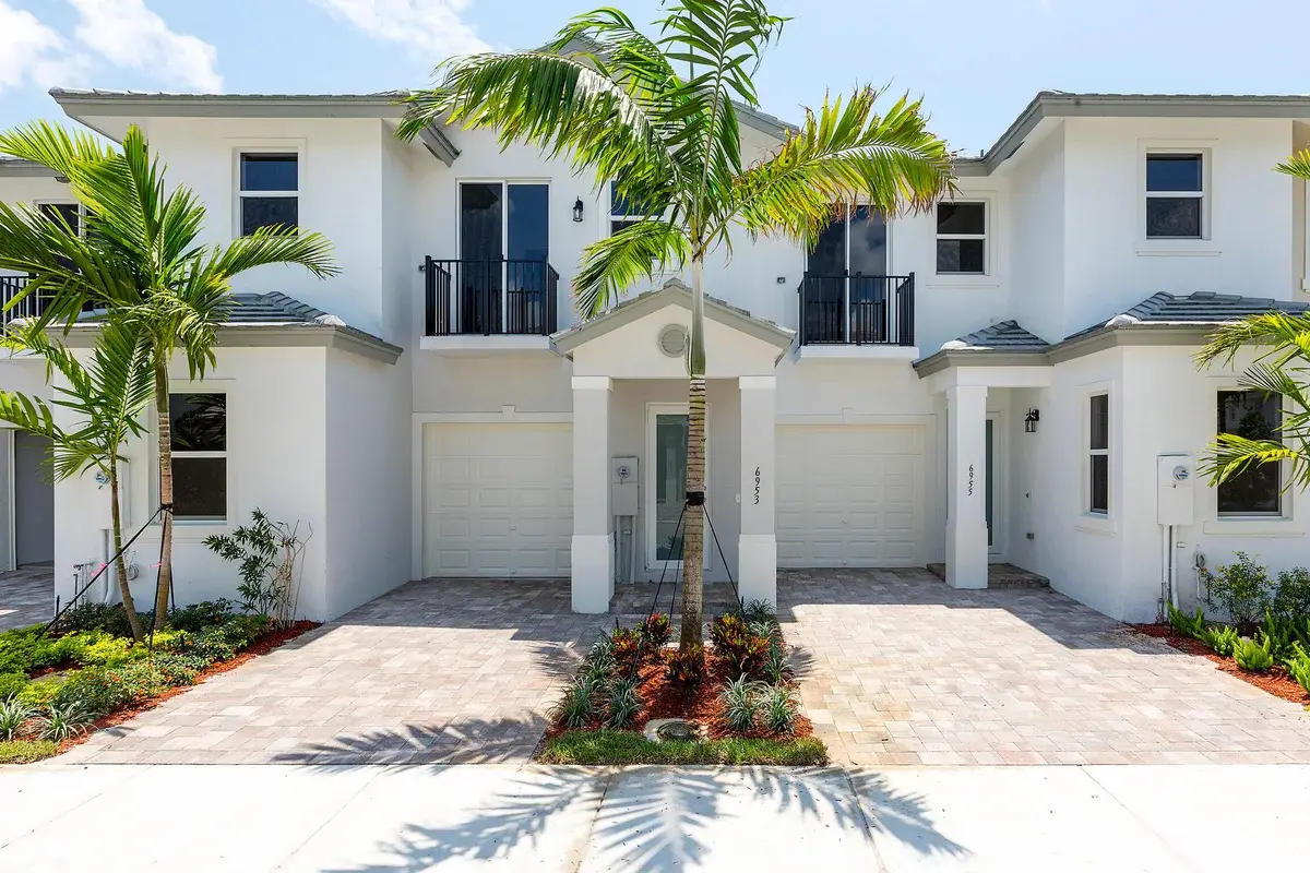 6979 Pines Cir #35, Coconut Creek: photo 1 of 30