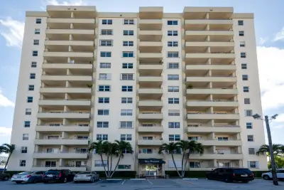900 NE 18th Ave #409, Fort Lauderdale: photo 1 of 22