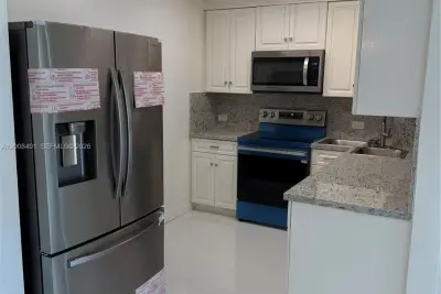 1625 SE 10th Ave #101, Fort Lauderdale: photo 1 of 9