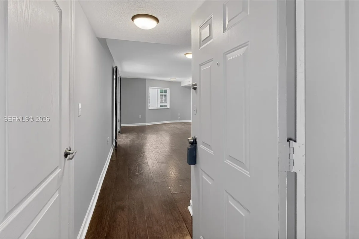 280 SW 20th Rd #904, Miami: photo 1 of 34