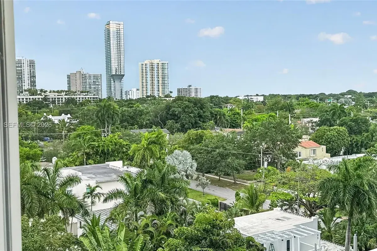 280 SW 20th Rd #904, Miami: photo 1 of 38