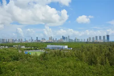 14951 Royal Oaks Ln #1609, North Miami: photo 1 of 28