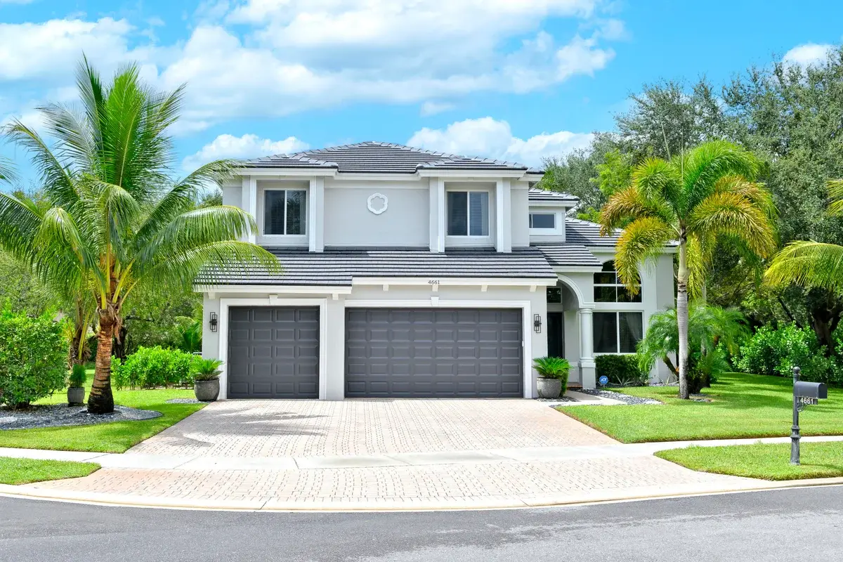 4661 Manderly Dr, Wellington: photo 1 of 33