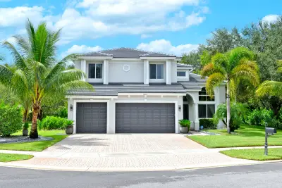 4661 Manderly Dr, Wellington: photo 1 of 33