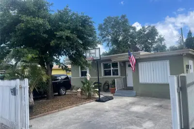 2144 NW 85th St, Miami: photo 1 of 32