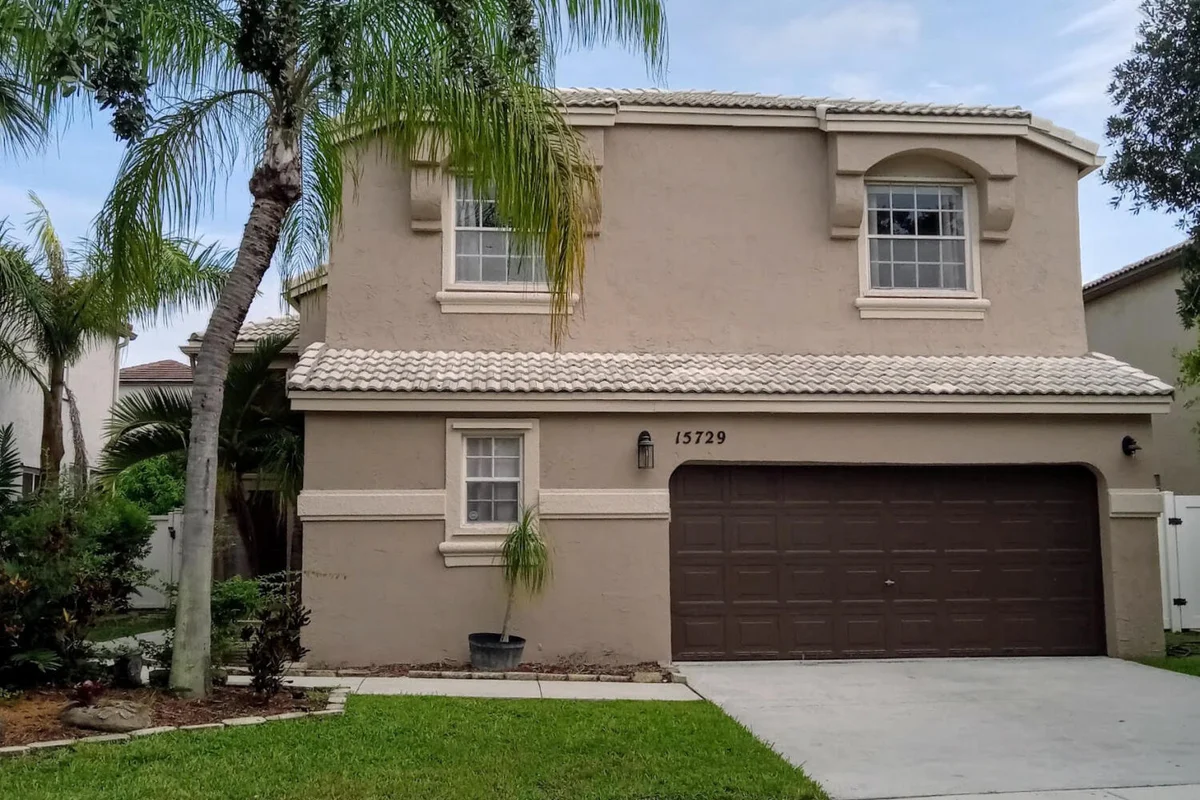 15729 NW Tenth St NW, Pembroke Pines: photo 1 of 25