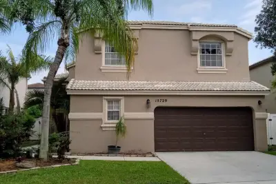 15729 NW Tenth St NW, Pembroke Pines: photo 1 of 25