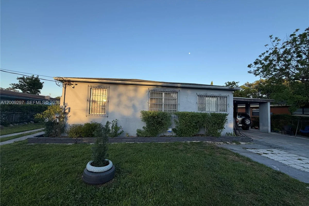 6741 NW 6th Ct, Miami: photo 1 of 23