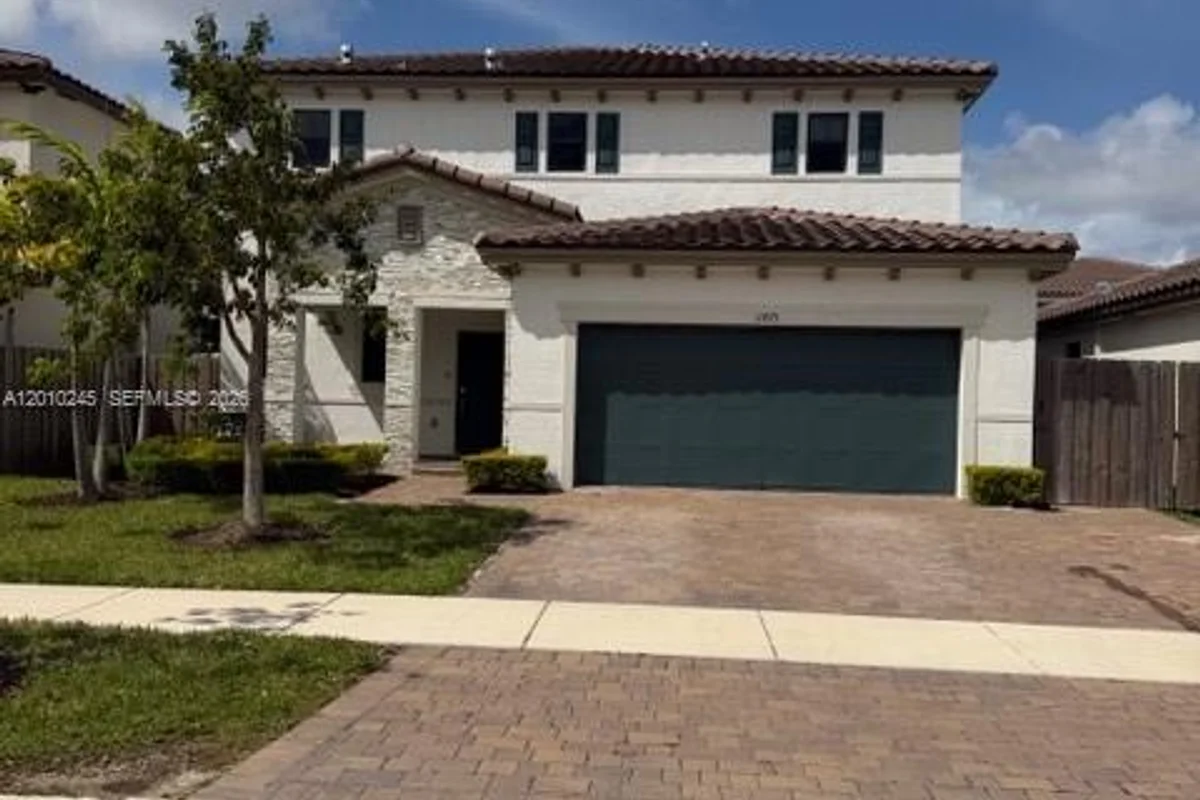 House in Homestead: photo 1 of 15