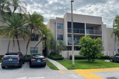 10525 SW 112th Ave #314, Miami: photo 1 of 54