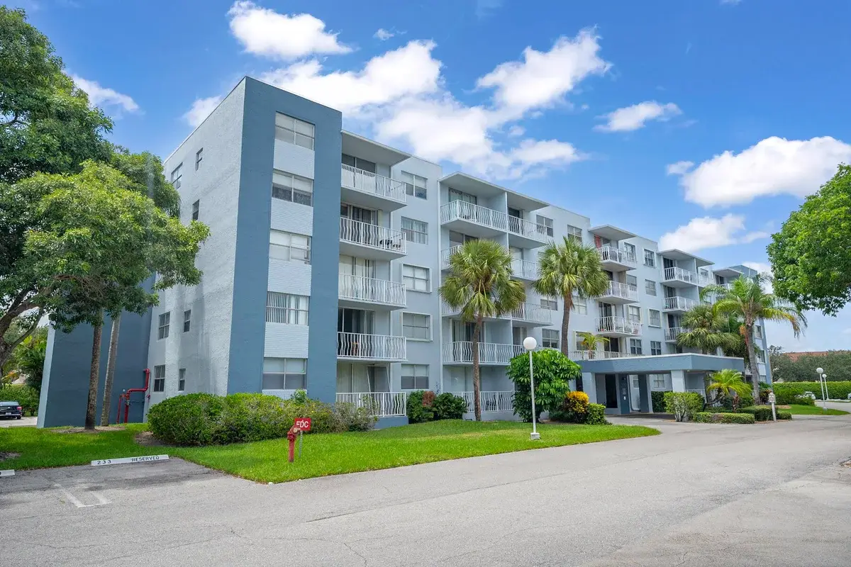 500 Executive Center Dr #3k, West Palm Beach: photo 1 of 18
