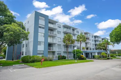 500 Executive Center Dr #3k, West Palm Beach: photo 1 of 18