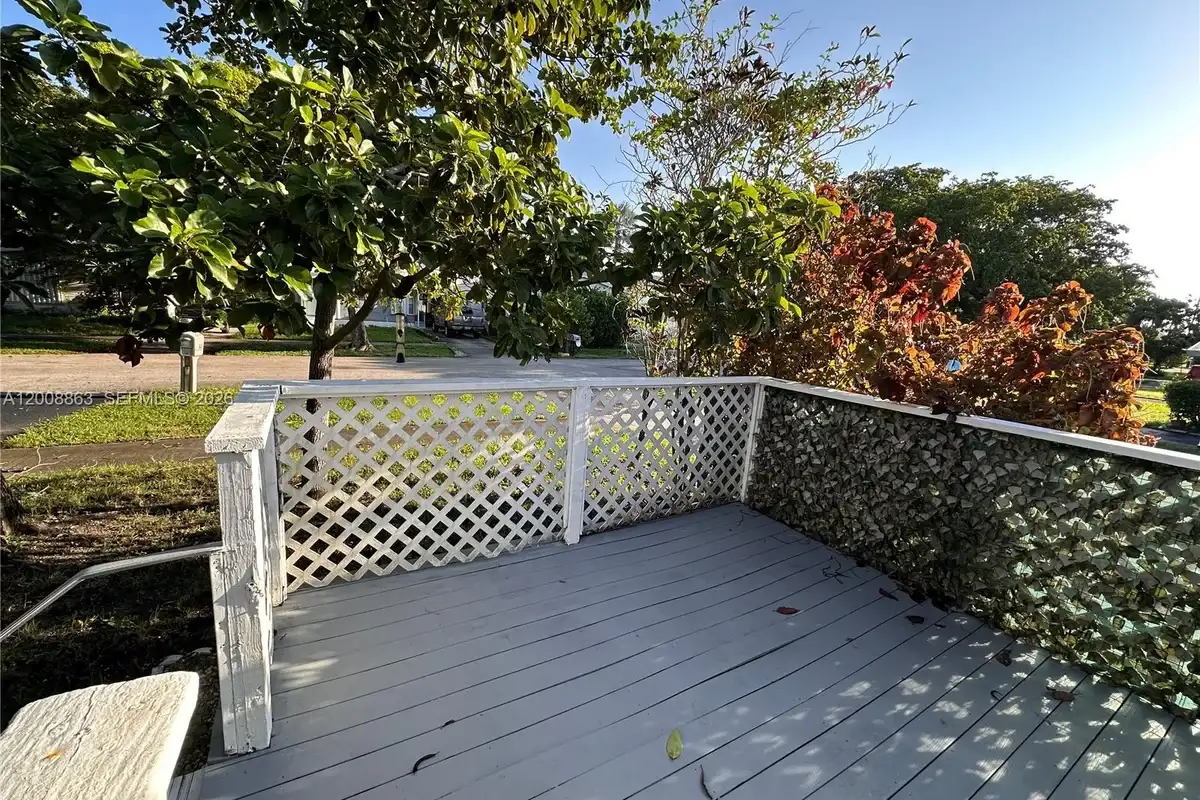 3028 SW 50th St, Dania Beach: photo 1 of 25