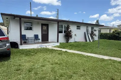 1334 NW 6th Ave, Florida City: photo 1 of 18