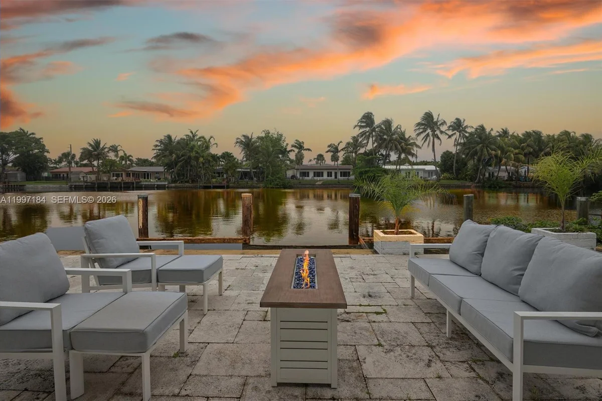 717 NW 30th St, Wilton Manors: photo 1 of 43