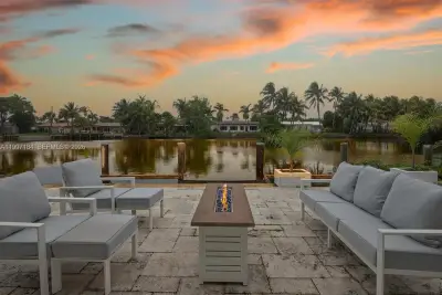 717 NW 30th St, Wilton Manors: photo 1 of 43