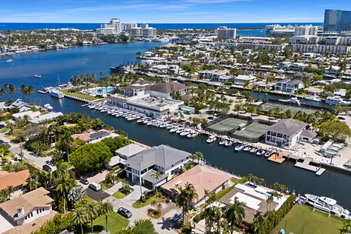 1630 SE 11th St, Fort Lauderdale: photo 1 of 29