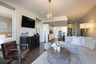220 21st St #303, Miami Beach: photo 1 of 16