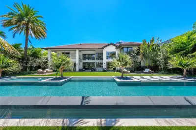 110 Holiday Dr, Hallandale Beach: photo 1 of 100