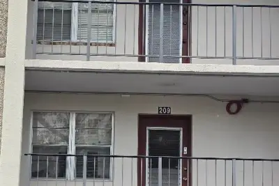 2600 NW 49th Ave #409, Lauderdale Lakes: photo 1 of 6