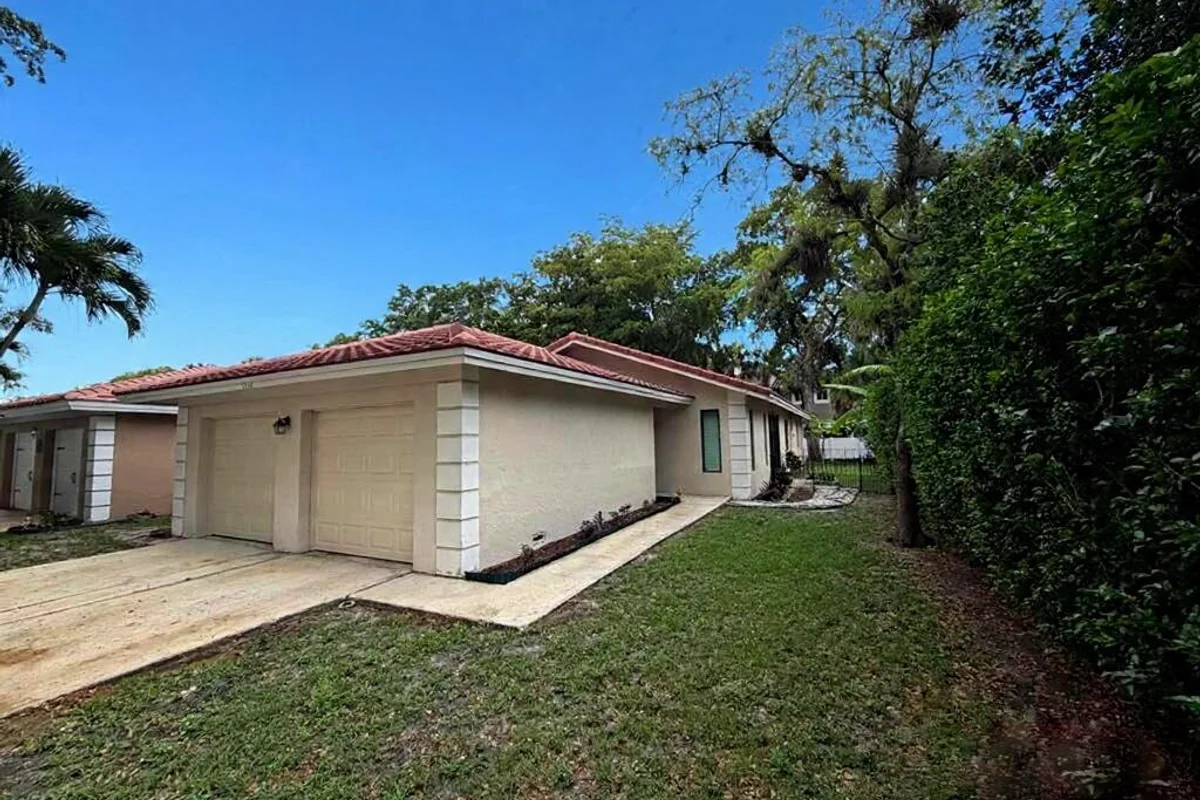 1512 NW 93rd Ter, Coral Springs: photo 1 of 41
