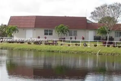 20310 NE 2nd Ave #5, Miami Gardens: photo 1 of 8