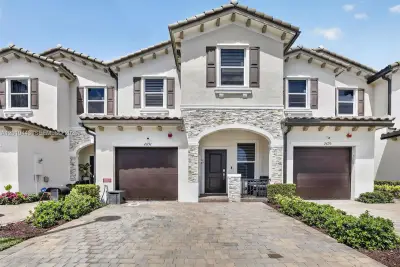 2691 NW 55th Way, Lauderhill: photo 1 of 51