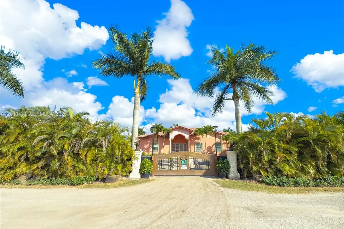 20455 SW 154th Ave, Miami: photo 1 of 45