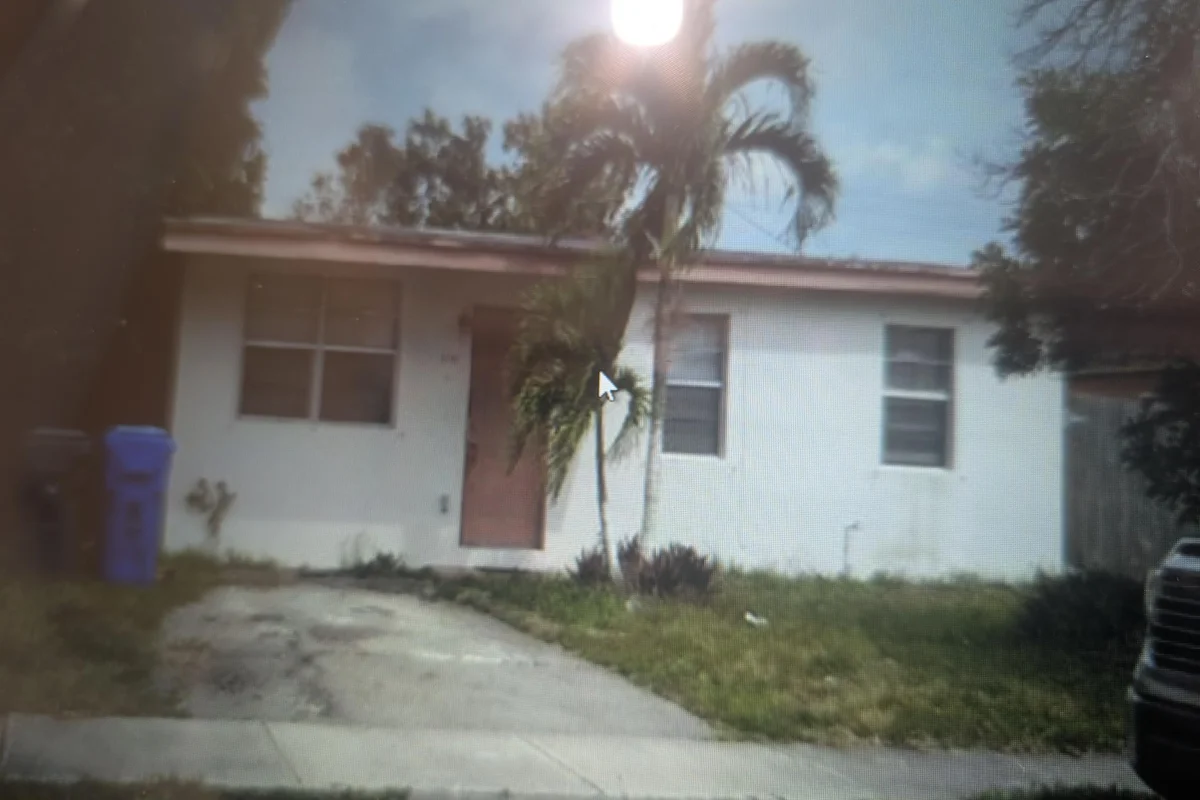 3751 SW 46th Ave, West Park: photo 1 of 1