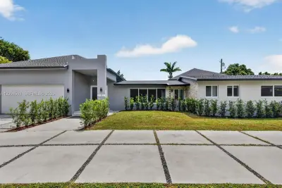 11811 SW 82nd Rd, Miami: photo 1 of 63