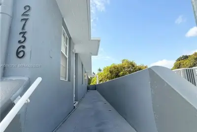 2736 SW 22nd St #2, Miami: photo 1 of 12