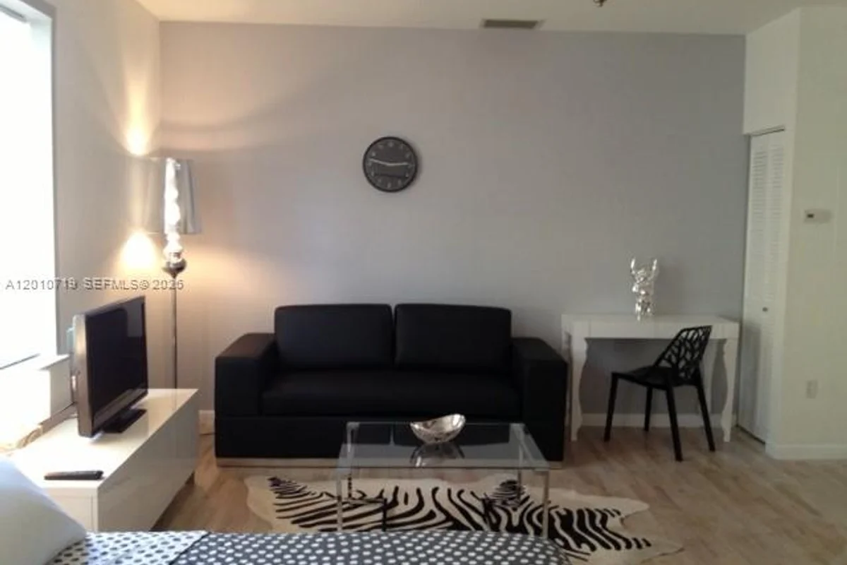 1127 Euclid Ave #205, Miami Beach: photo 1 of 12