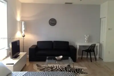 1127 Euclid Ave #205, Miami Beach: photo 1 of 12