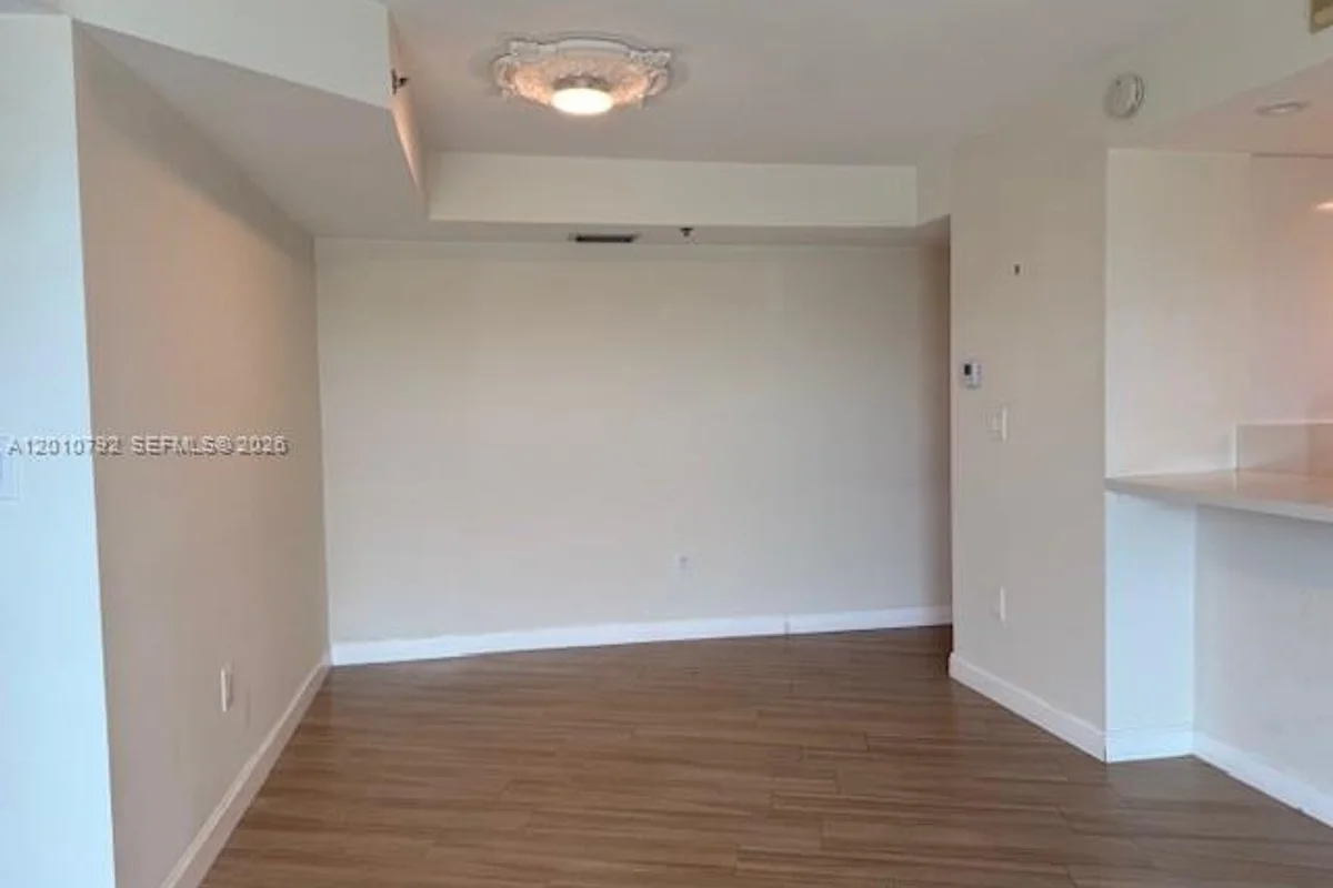 2415 NW 16th St Rd #605-1, Miami: photo 1 of 14
