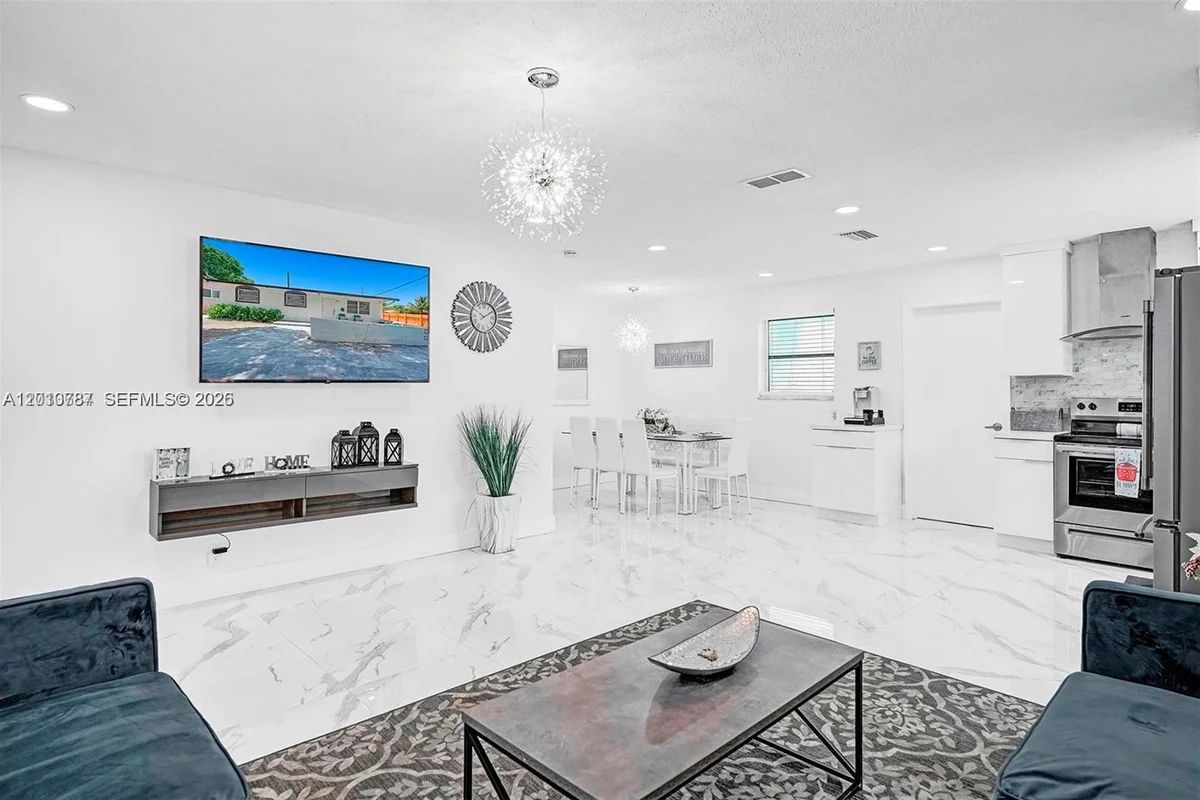 2338 Fillmore St #2A, Hollywood: photo 1 of 15