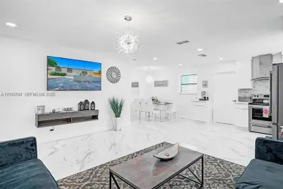 2338 Fillmore St #2A, Hollywood: photo 1 of 15
