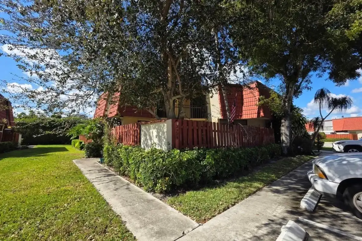 3928 Victoria Dr, West Palm Beach: photo 1 of 17