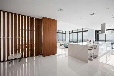 88 SW 7th St #PH4301, Miami: photo 1 of 47