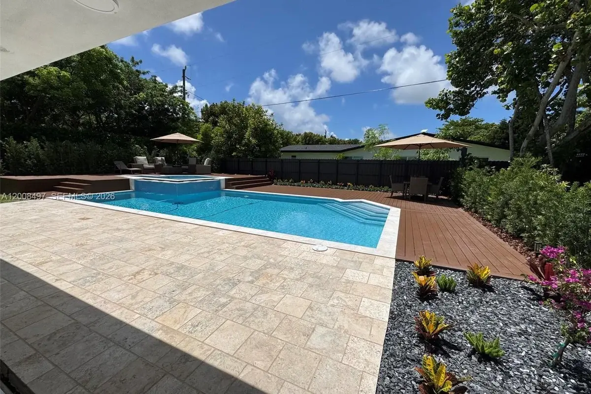 10475 SW 72nd Ave, Pinecrest: photo 1 of 58