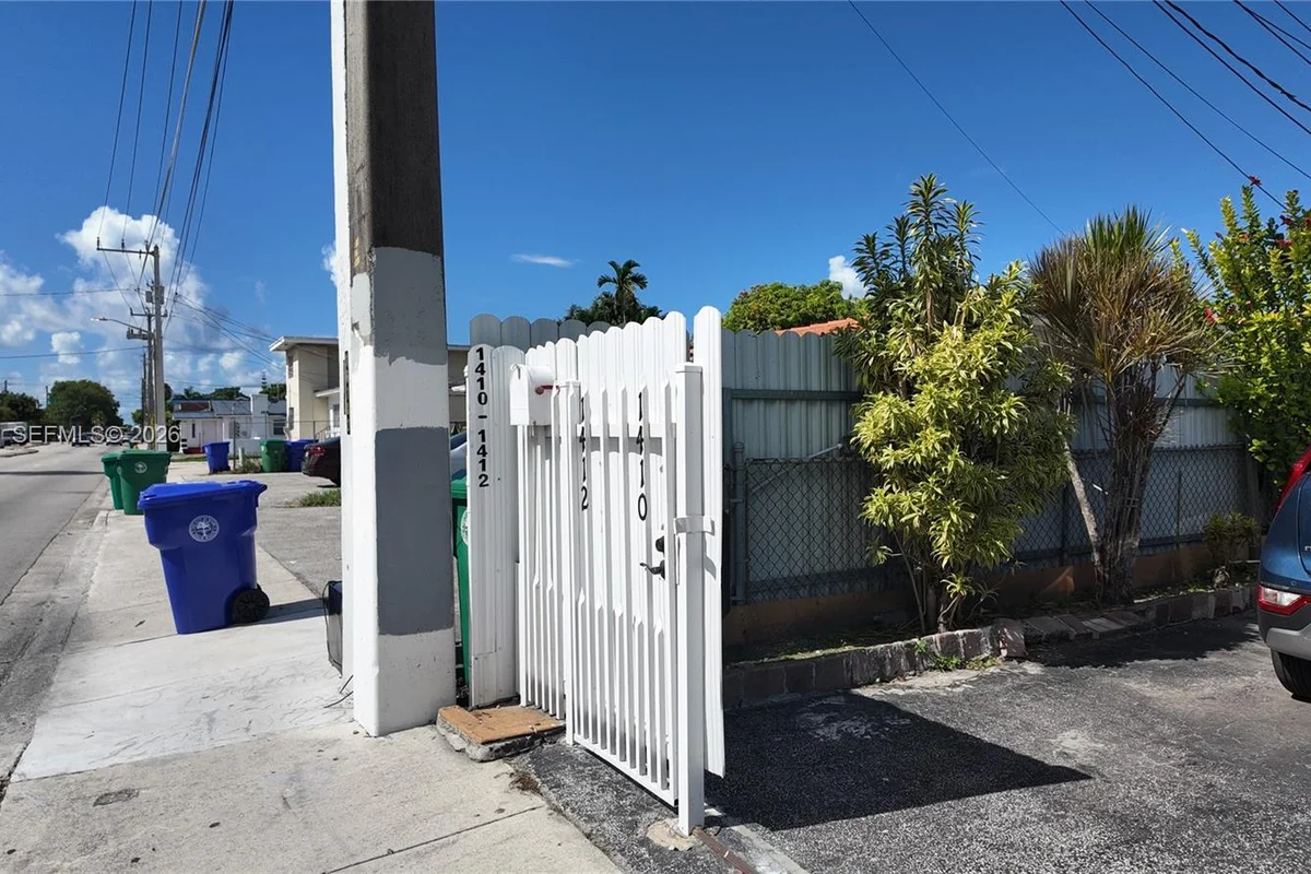 1410 SW 22nd Ave, Miami: photo 1 of 2