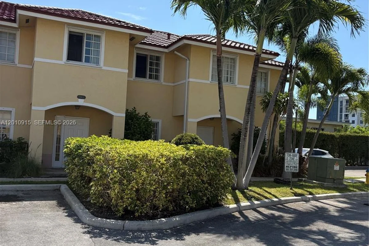 2086 NE 167th St #2-108, North Miami Beach: photo 1 of 13