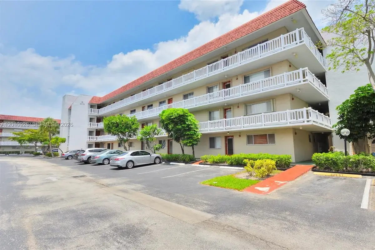 3571 Inverrary Dr #202, Lauderhill: photo 1 of 31