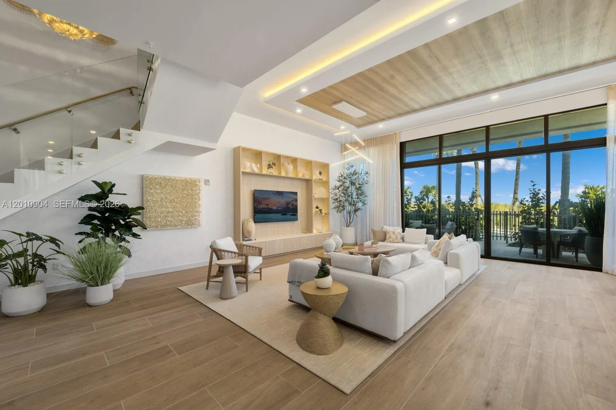 900 N Ocean Blvd #101, Pompano Beach: photo 1 of 47