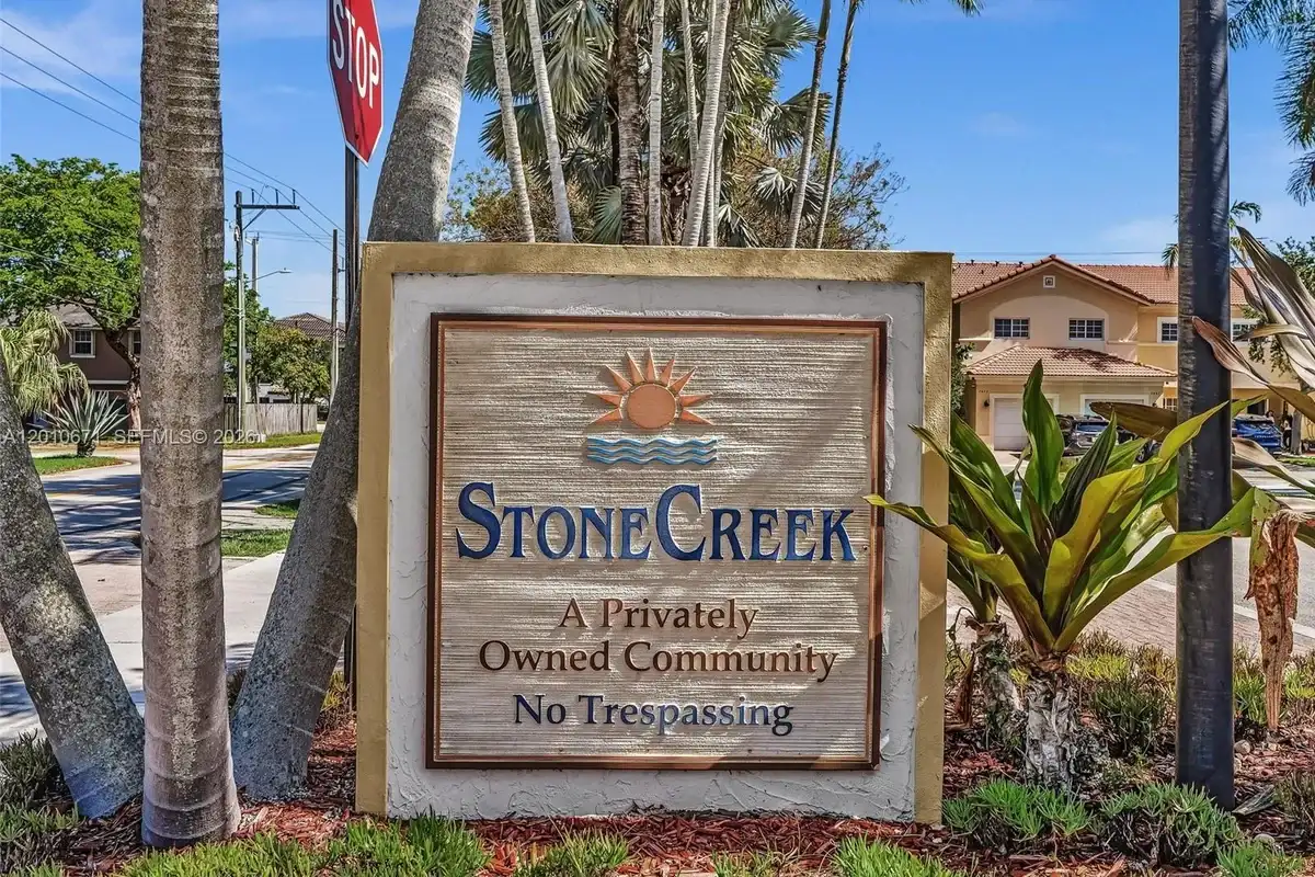 7659 N Stonecreek Cir, Davie: photo 1 of 42