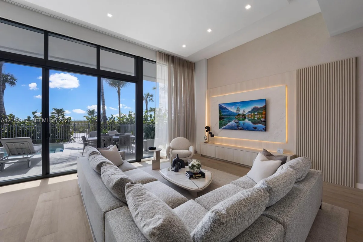 900 N Ocean Blvd #106, Pompano Beach: photo 1 of 54