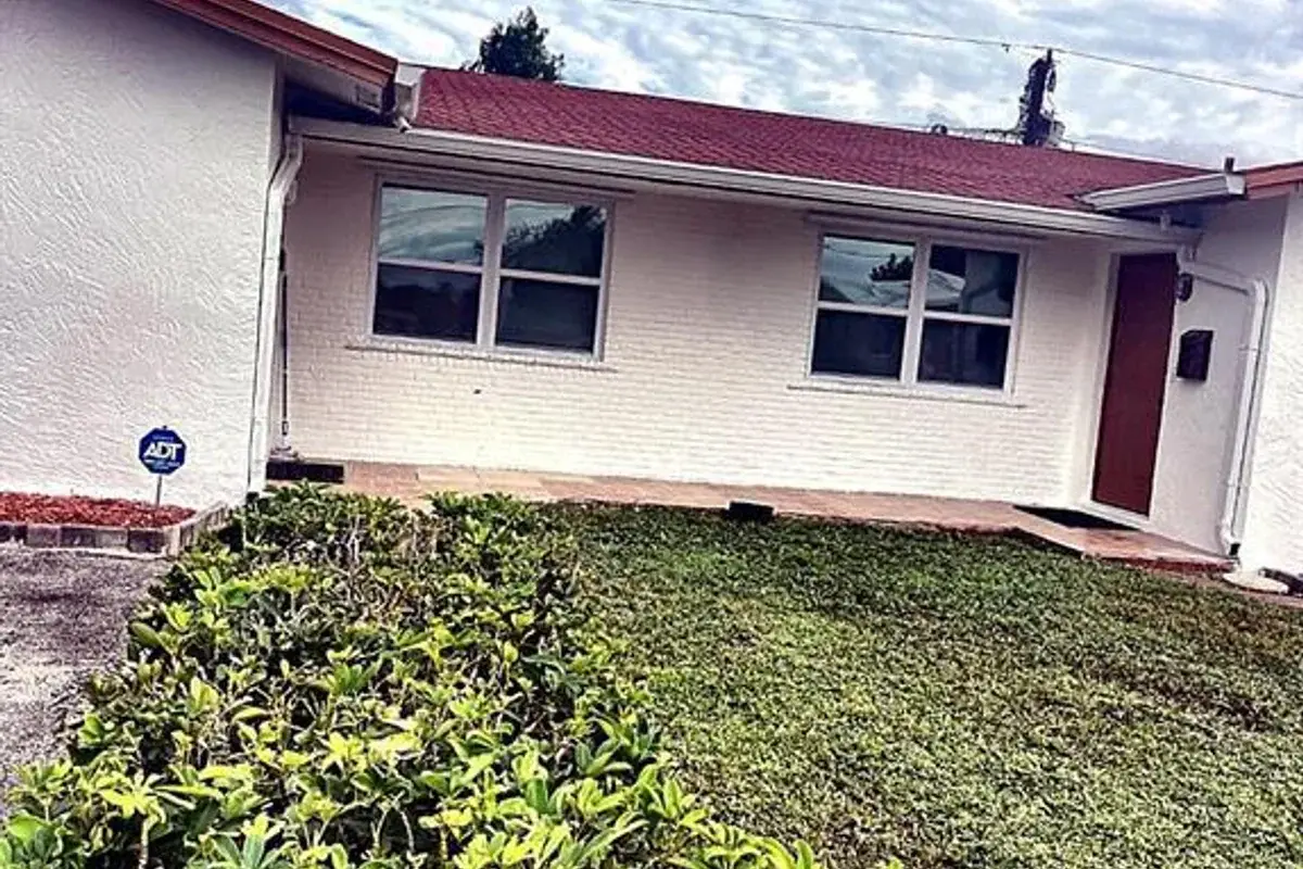 1630 NW 52nd Ave, Lauderhill: photo 1 of 7
