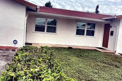 1630 NW 52nd Ave, Lauderhill: photo 1 of 7