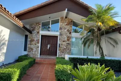 10500 SW 126th St, Miami: photo 1 of 20